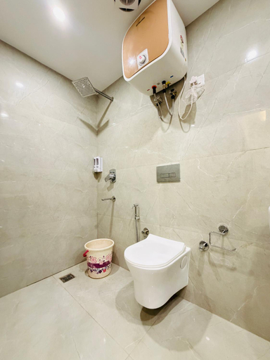 Bathroom 5, Hotel Satwah 29 Just Near Nizamuddin Railway, Delhi