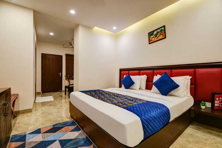 Room 5, Blu Sapphire Inn Airport Aerocity Hotel, Delhi