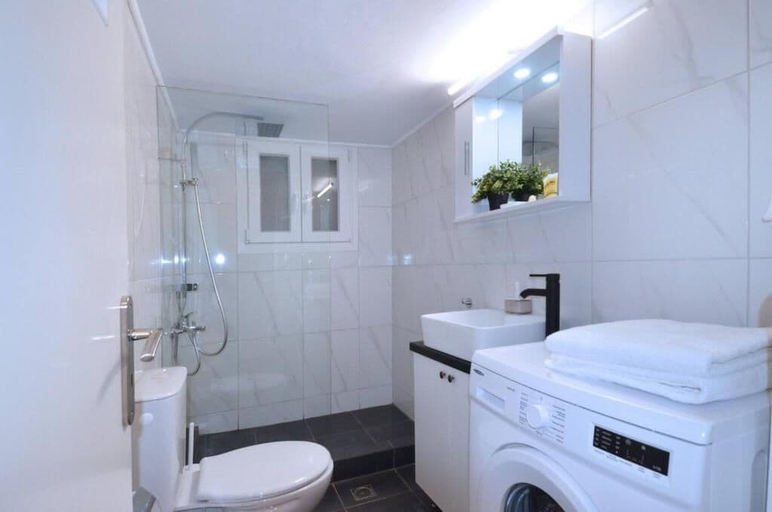Bathroom, Spacious minimal apartment at Chalandri, Attica