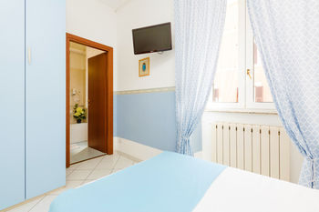 Others 5, B&B Piazza Fratti, Rome