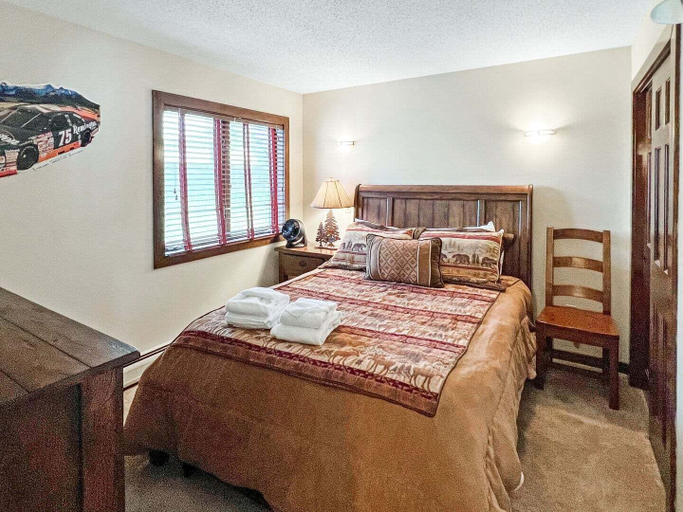 Interior 5, Sunrise Northstar B1 - Bear View, Rutland
