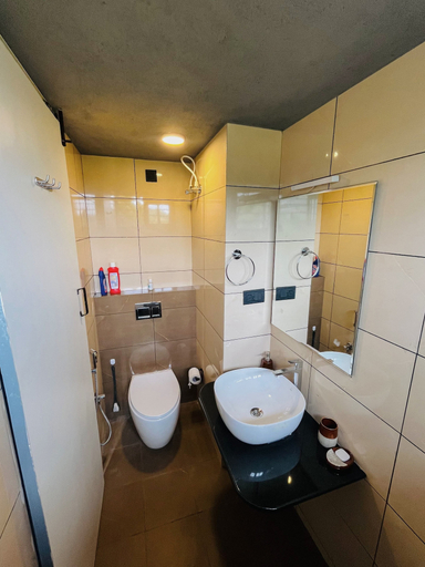 Bathroom 5, Dyavaaprthivi, Krishnagiri