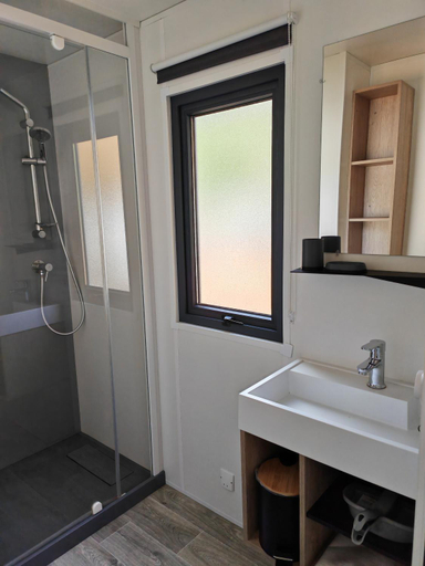 Bathroom, Au bois de Calais, Corrèze