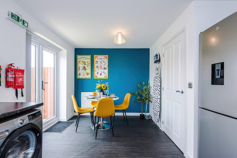 Room 5, Ideal for Business Long-term Guests Free Parking, Cheshire East