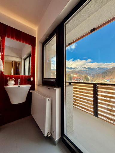 Others 5, Greg Rooms, Sinaia