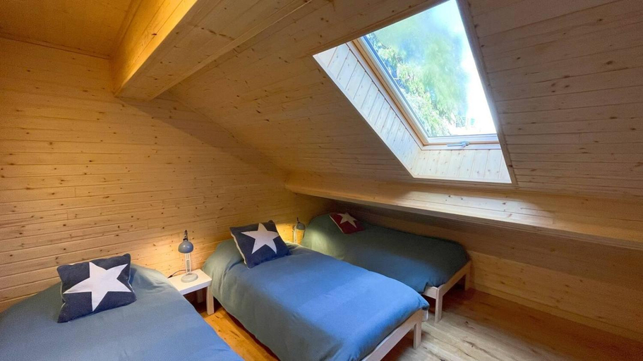 Bedroom 2, Entire Chalet at 1506m Fireplace Sleeps 16, Covilhã