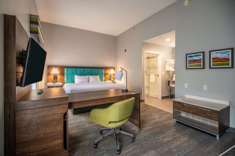 Bedroom 3, HAMPTON INN & SUITES HAZARD, KY, Perry