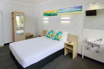 Others 5, Palm Beach Hotel, Gold Coast