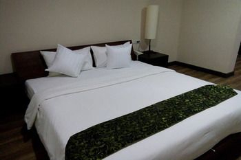 Others 2, My Hotel Herrity, Wattana