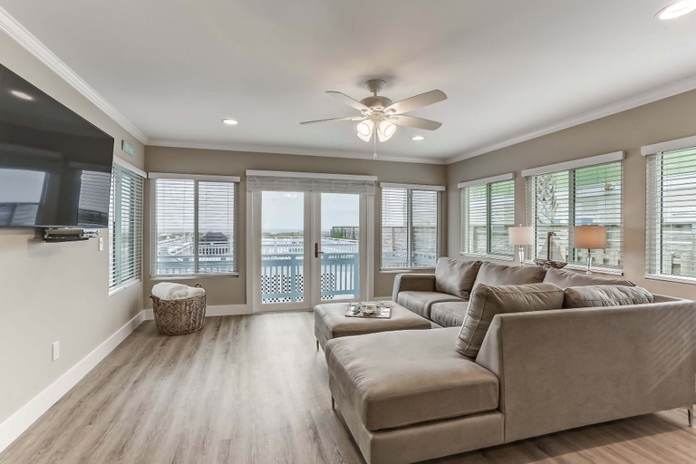 Primary image, 2958 S Fletcher Ave, Nassau