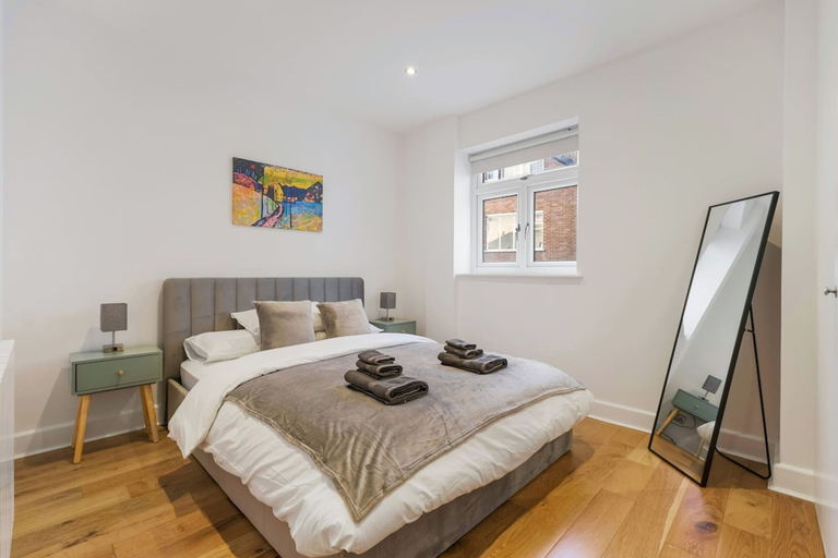 Room 4, 2 bed 2 Bath Central London Apt, London