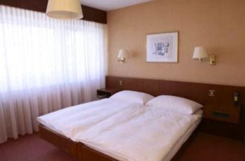 Others 5, Hotel de la Poste, Martigny