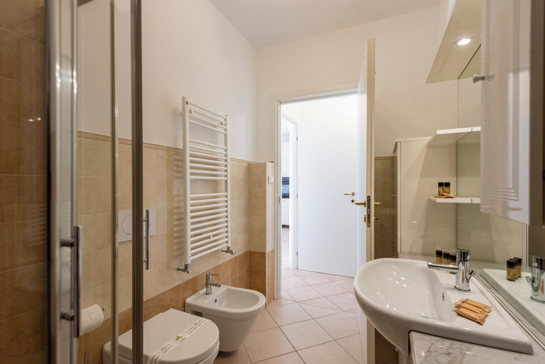 Bathroom 4, Sunny Family Flat with Garden, Genova