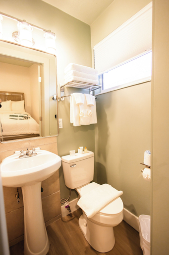 Bathroom 3, The Beach Haven Resort, Pinellas
