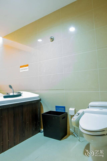 Bathroom 5, Four Points By Sheraton Yangjiang City Center, Yangjiang