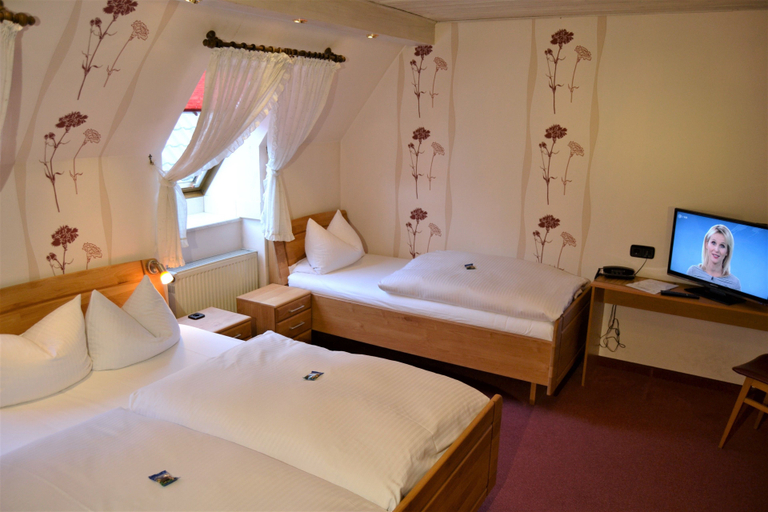 Bedroom 4, Hotel-Restaurant Straussen, Donau-Ries