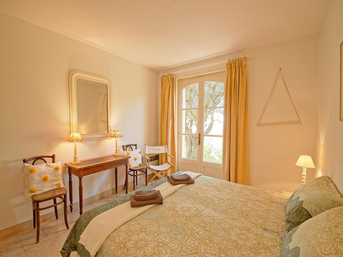 Bedroom 3, Sunny holiday home in Provence with pool, Vaucluse