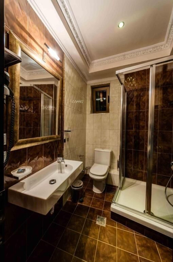 Bathroom 4, Chateau Rond Boutique Hotel, Central Macedonia