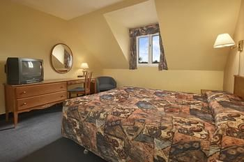 Guestroom 5, Hotel Cowansville, Brome-Missisquoi