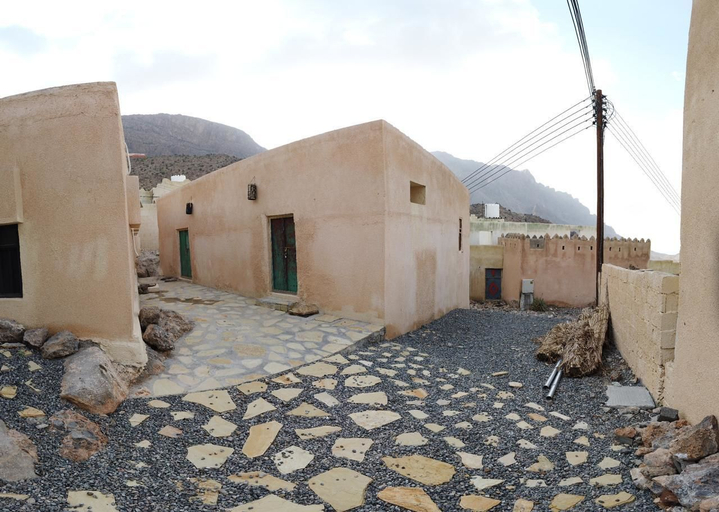Exterior & Views