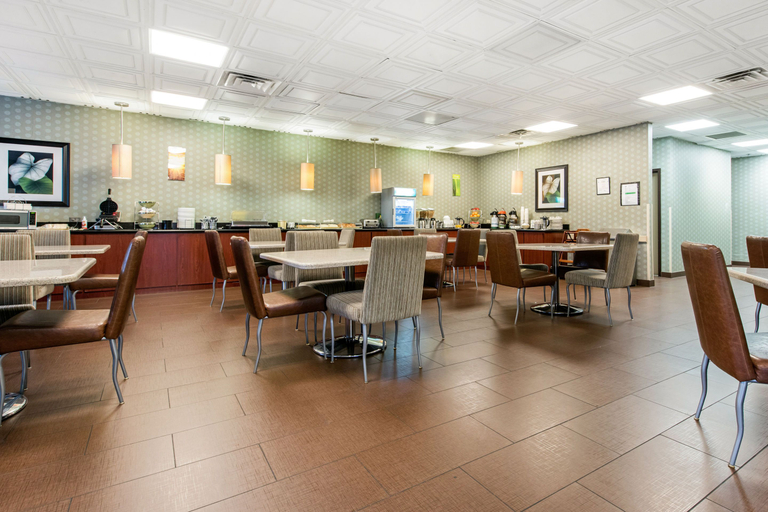 Food & Drinks 5, Quality Inn & Suites Charleston - Civic Center, Kanawha