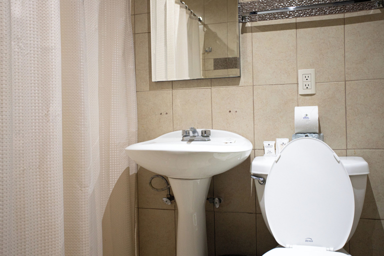 Bathroom 4, Colonial de Monterrey, Monterrey