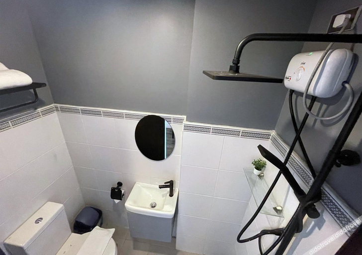 Bathroom 3, mySTAY Hotel BGC North, Taguig