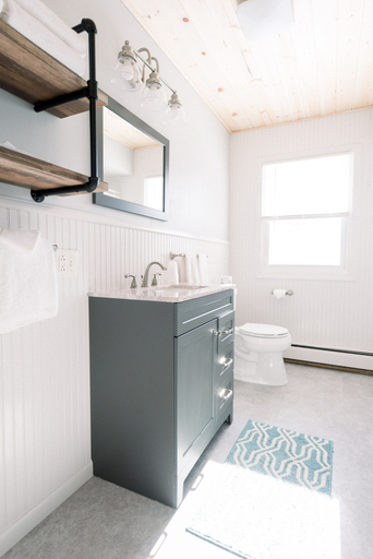 Bathroom 3, Seagull Bay Motel, Lake Superior