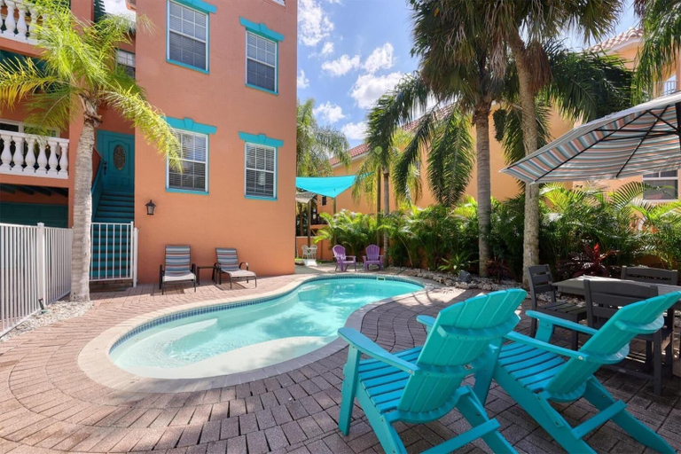 Primary image, Island Oasis, Manatee