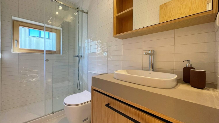 Bathroom 3, Entire Chalet at 1506m Fireplace Sleeps 16, Covilhã