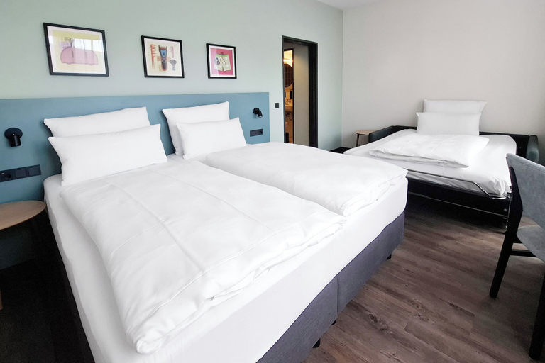 Bedroom 3, Hotel Continental Frankfurt, Frankfurt am Main