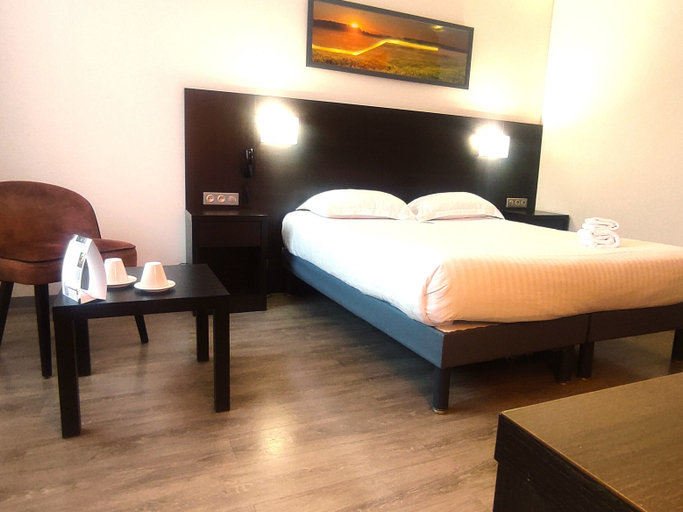 Others 4, Contact Hotel B&G, Haute-Vienne