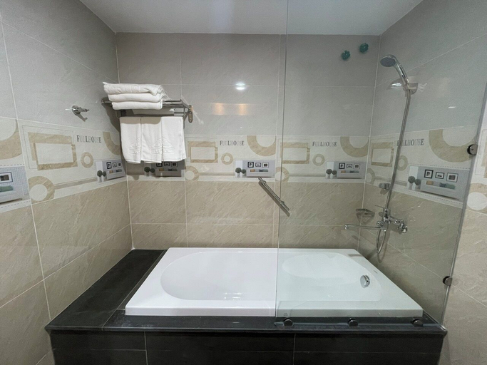 Bathroom 3, Rex Hotel Binh Dinh - by BAY LUXURY, An Nhơn