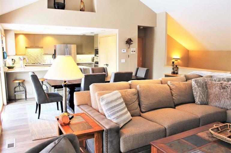 Interior 5, Lone Eagle Landing 2, Deschutes