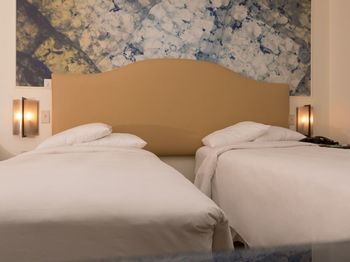 Others 3, The 414 Hotel, New York