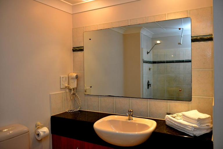 Bathroom 4, Waterfront Terraces, Cairns