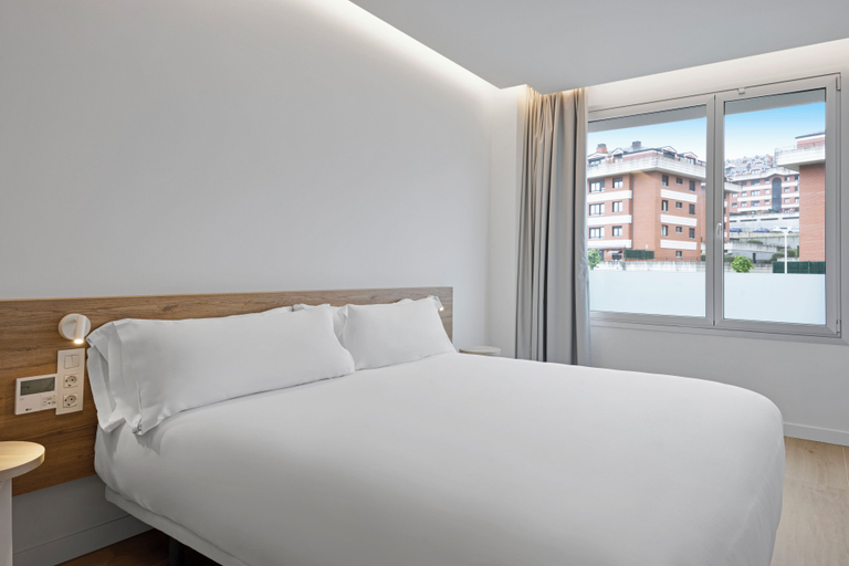 Bedroom 3, B&B Hotel Castro Urdiales, Cantabria