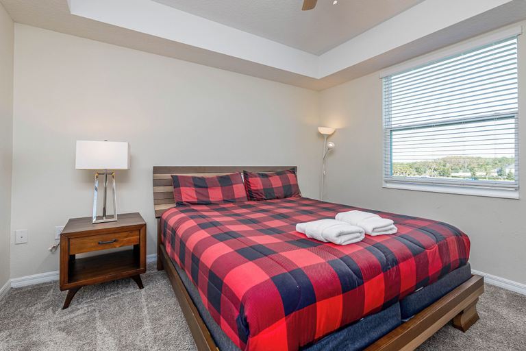 Room, Comfortable 2BR Condo w/ Lake Views, Osceola