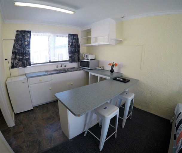 Others 3, Turn-In Motel, Warrnambool