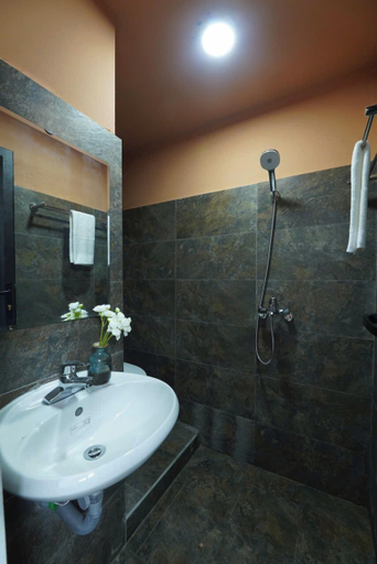 Bathroom 4, Fuji Hotel and Apartment Cau Giay, Cầu Giấy