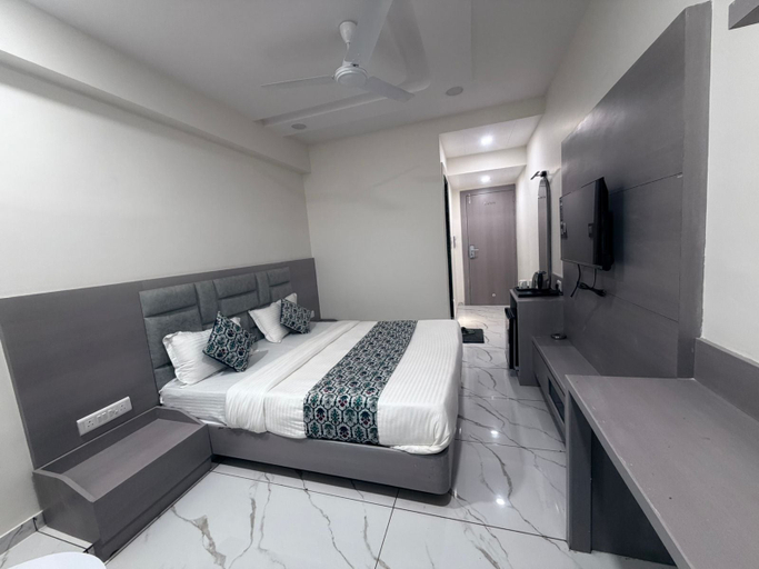 Room 4, THE 7 ELEVEN HOTEL, Ahmadabad