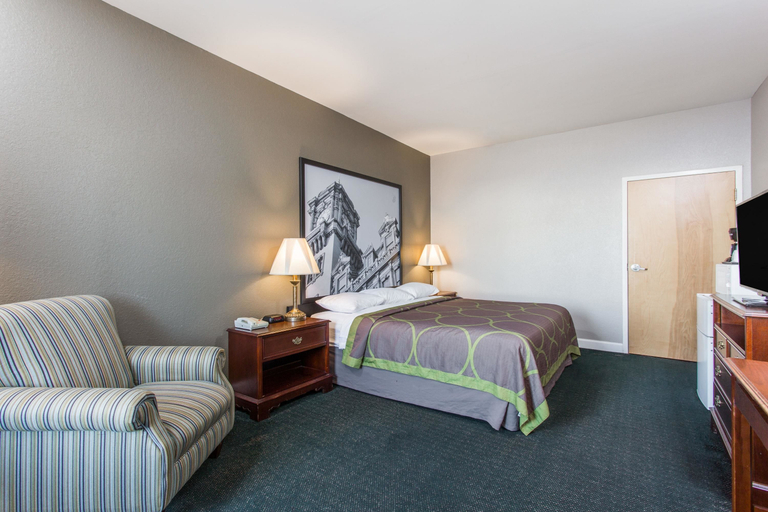 Bedroom 3, Super 8 by Wyndham Petersburg, Petersburg