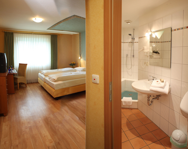 Bathroom 3, Landgasthof Buch, Fulda