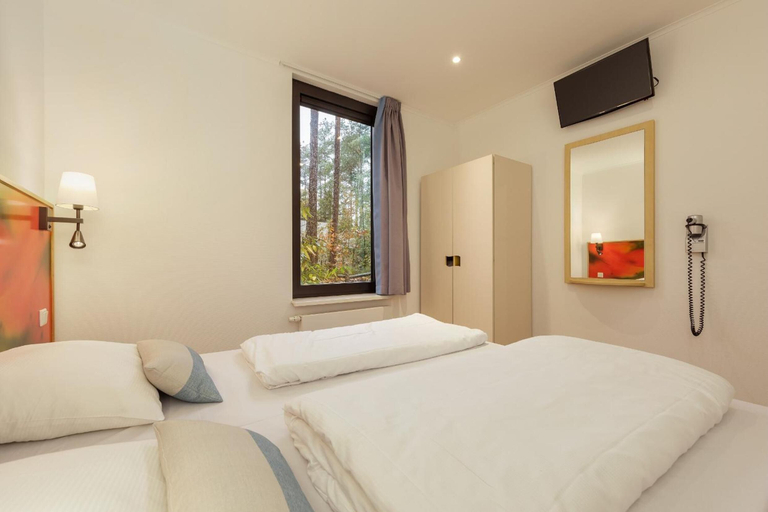 Bedroom 5, Hotel Bispinger Heide by Center Parcs, Heidekreis