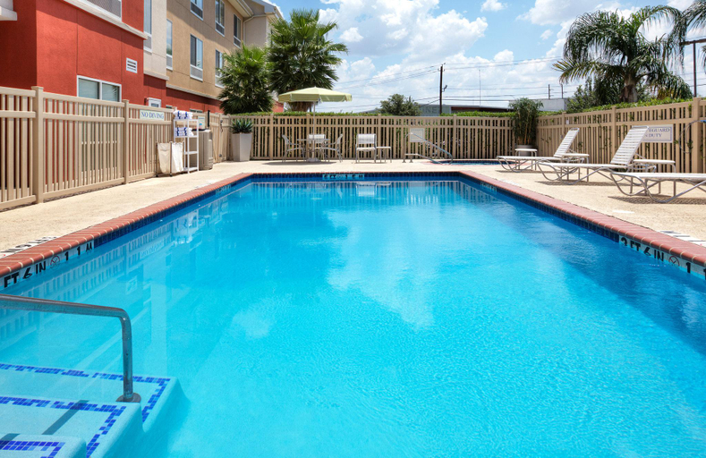 Sport & Beauty, Fairfield Inn and Suites by Marriott Laredo, Webb
