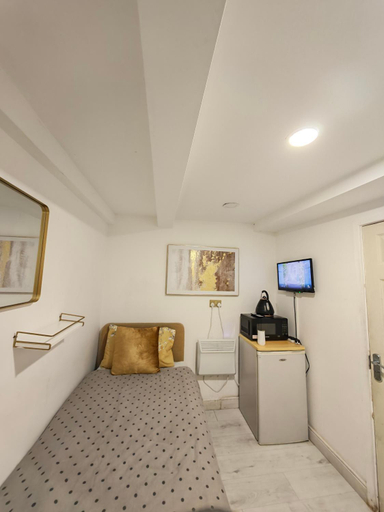 Others 3, Lovely ensuite Box Room in Corby NN17###, Northamptonshire