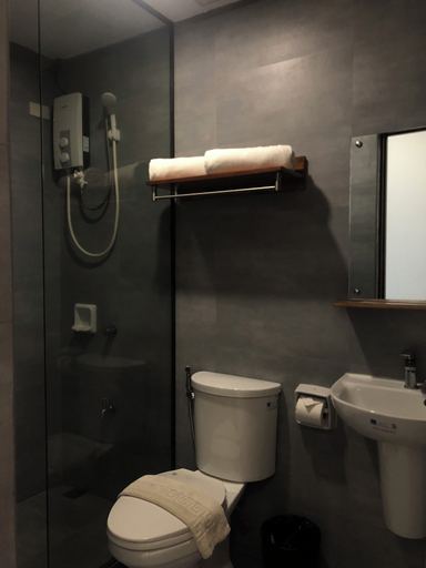 Bathroom 4, Bambu Suites, Puerto Princesa City