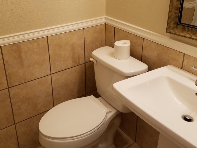 Bathroom 4, Motel 6 Putnam, CT, Windham