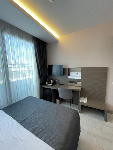 Bedroom 2, Mithras Hotel, Konak
