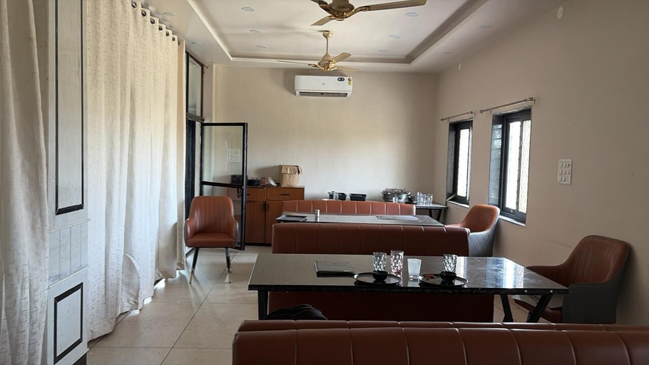 Restaurant 2, Amber Hotel & Restaurant, Bhilwara